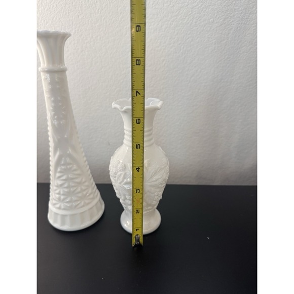 2 WHITE MILK GLASS VASES - Picture 4 of 4